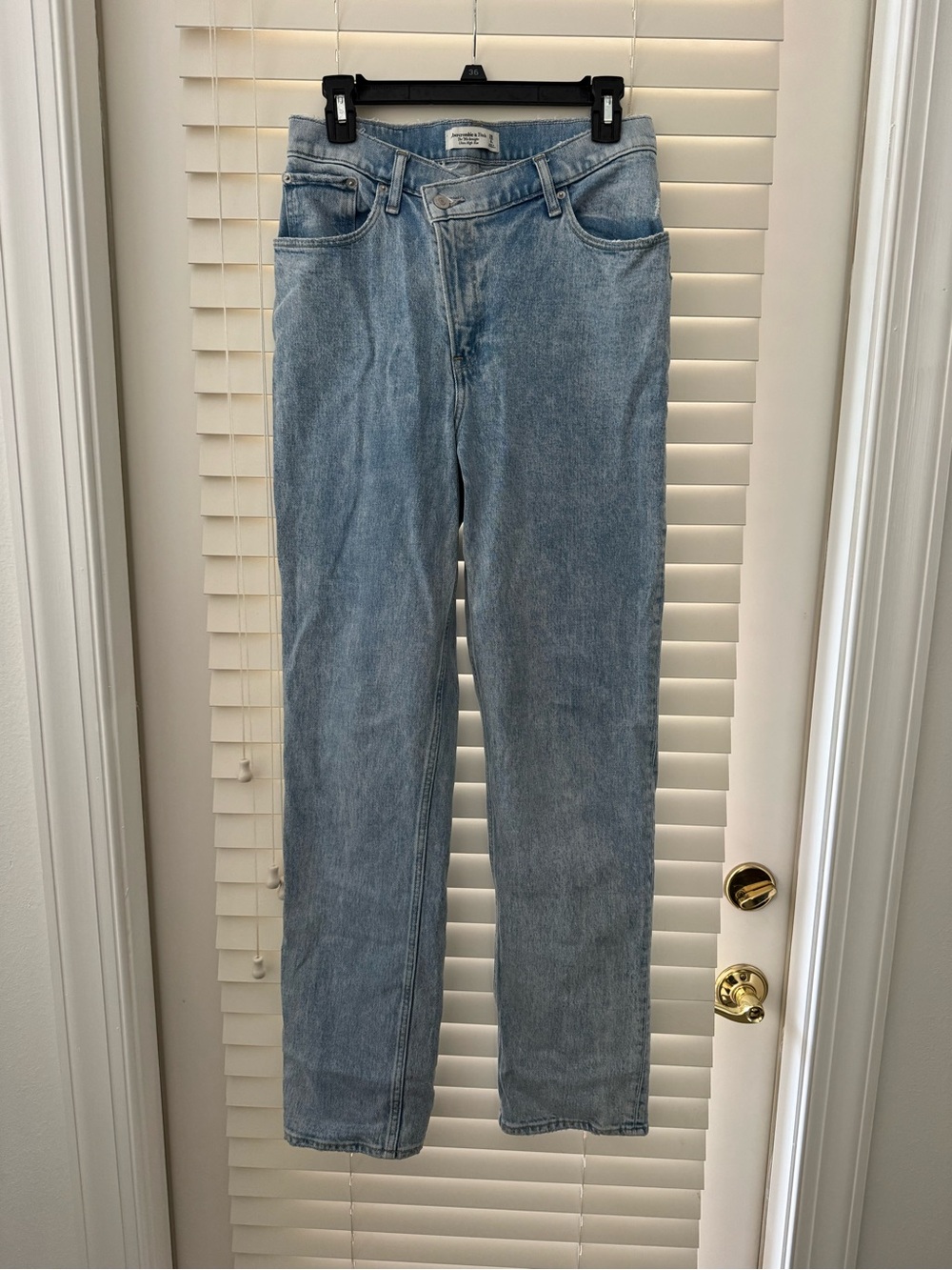Abercrombie & Fitch 90s Straight Ultra High Rise Crossover Jeans Light Wash 28L